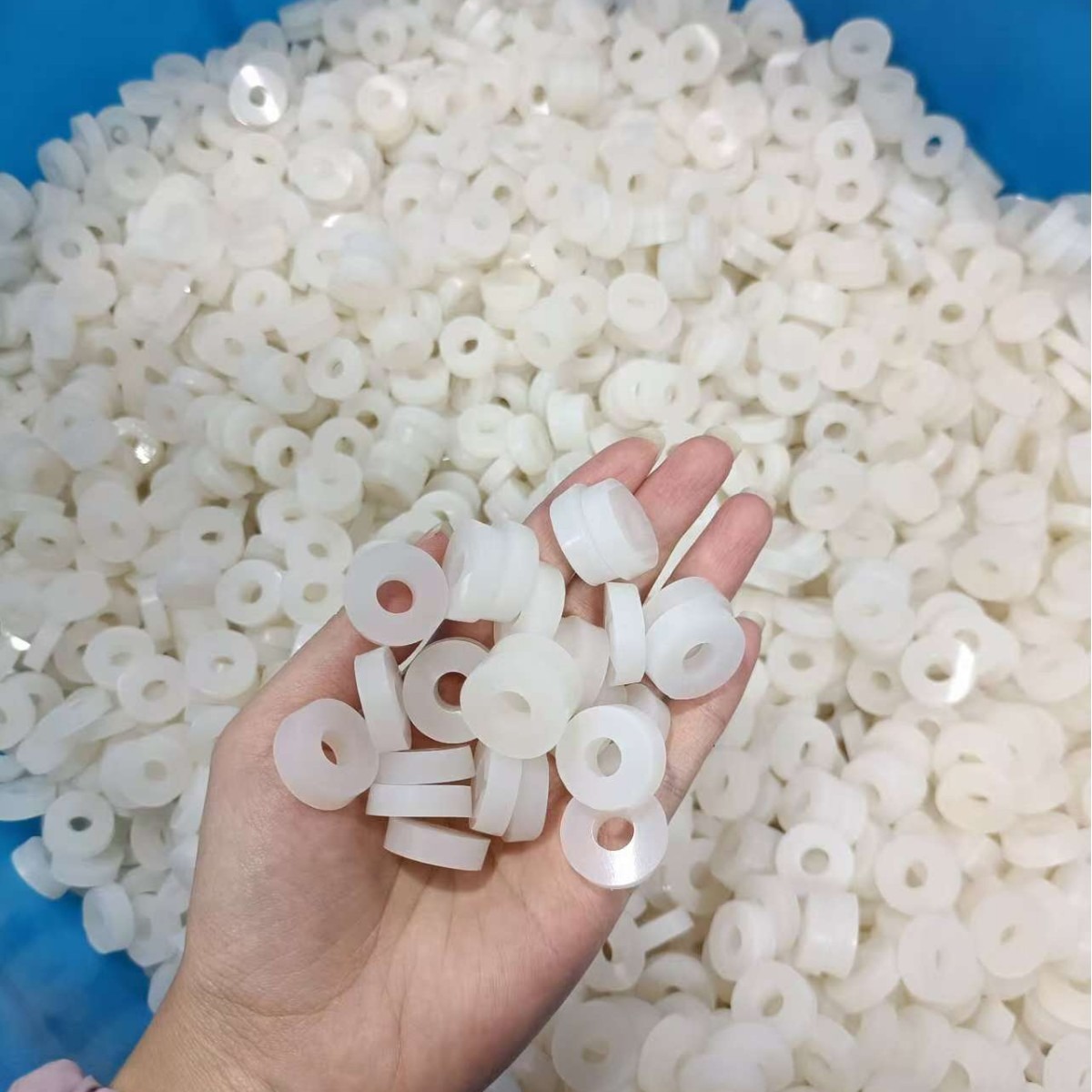 White Hinged Plastic Screw Cap – Furniture Hardware Hinges Bewertung und Preis